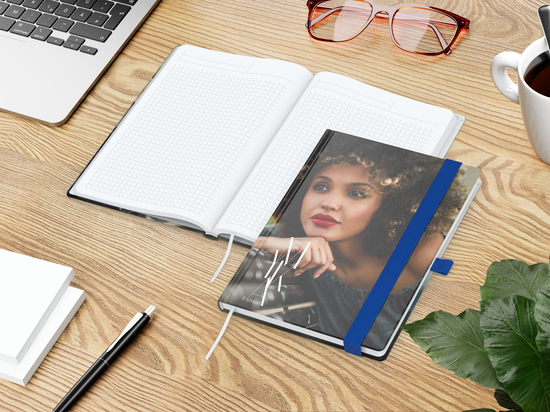 Notizbuch Match-Book White Bestseller, A5, Cover-Star, gloss-individuell, mittelblau
