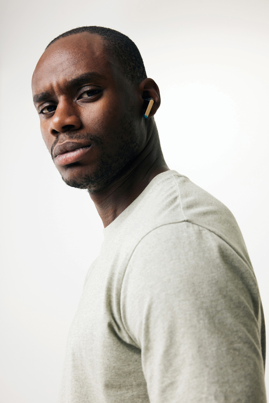 TWS-Kopfhörer aus RCS recyceltem Kunststoff und Bambus