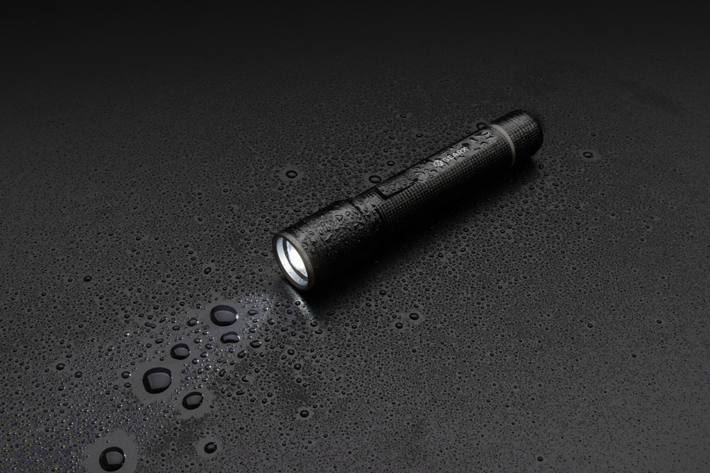 Gear X Taschenlampe aus RCS recycelt. Aluminium mit USB-Akku